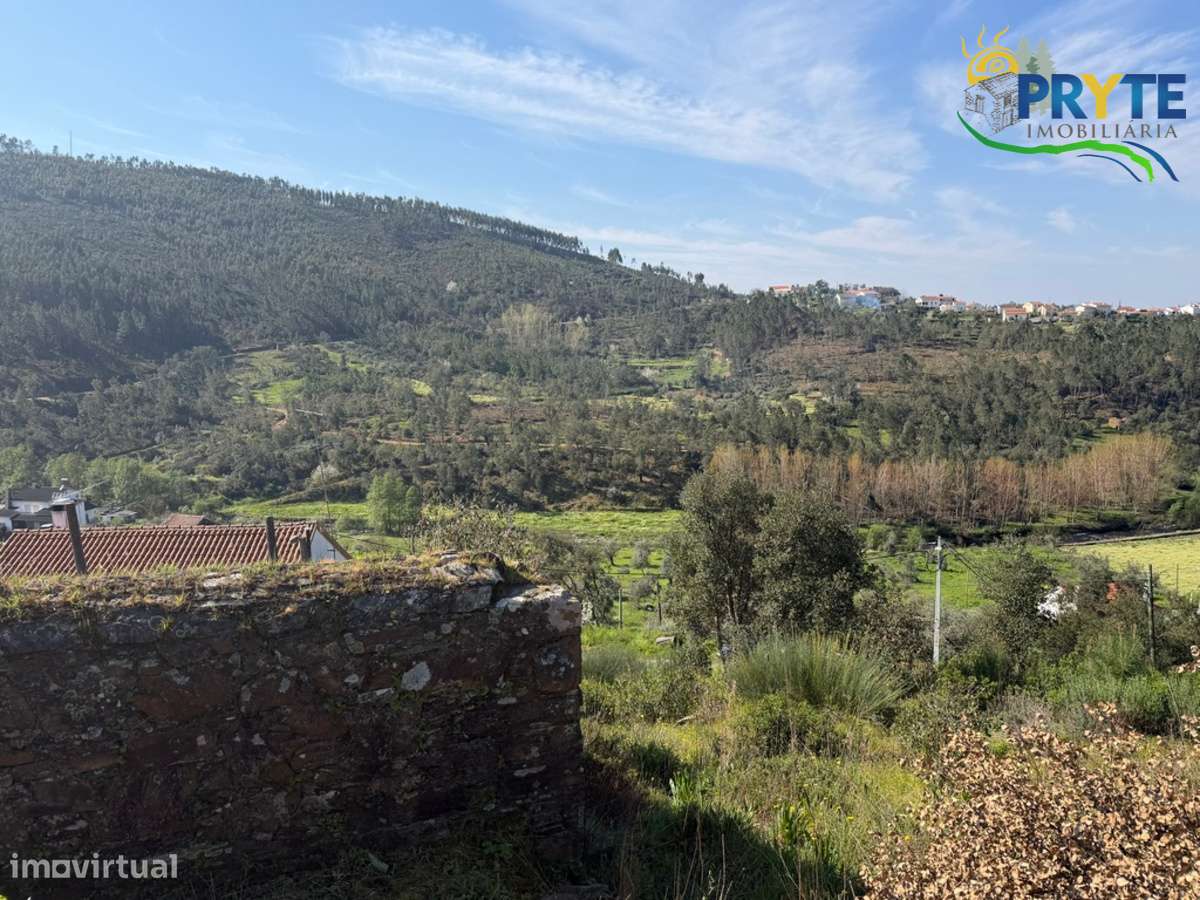 Ruína em pedra de xisto com boas vistas sobre a Aldeia e a Ribeira-9