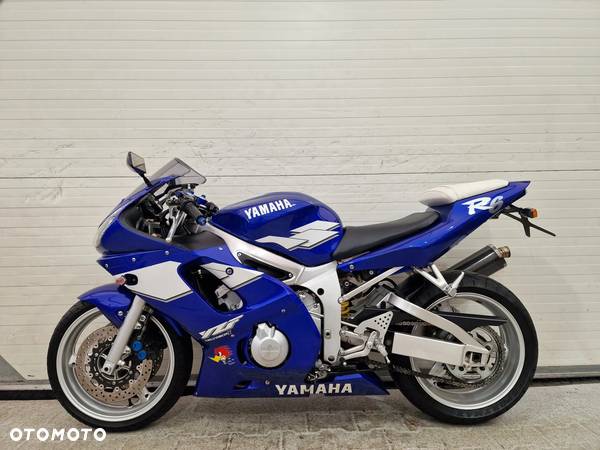 Yamaha R6 - 1