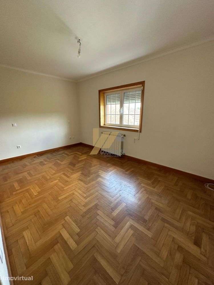 Moradia T3+1 com possibilidade de piscina-13