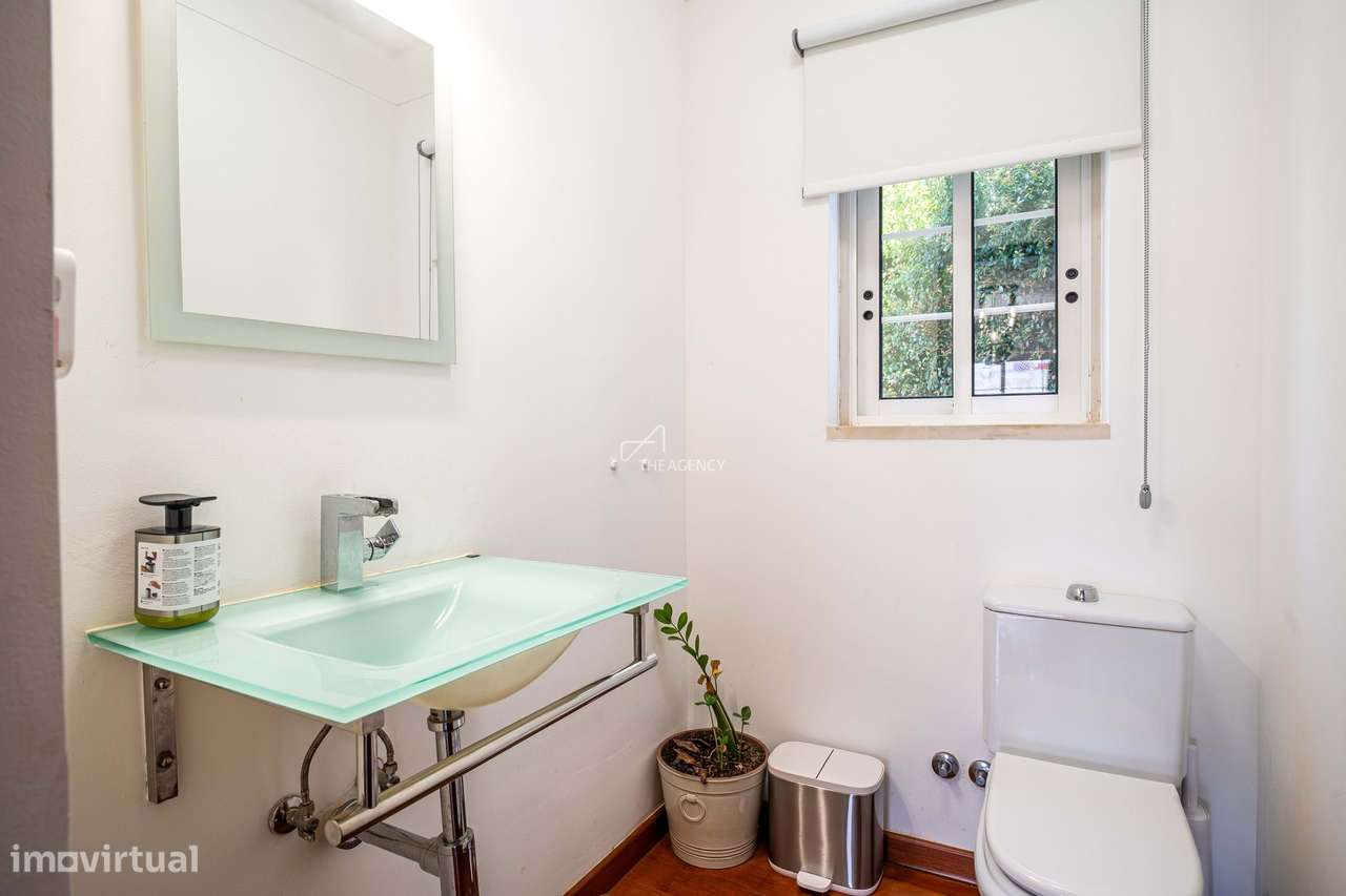 Moradia Independente no Estoril com 4 Quartos, Piscina e Garagem-19