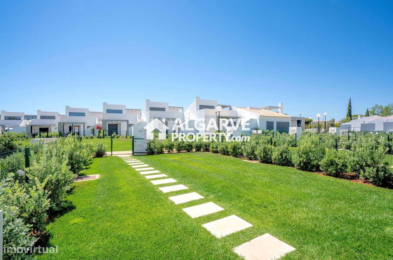 Elegante Moradia T2 com Acabamentos Modernos em Vilamoura, Algarve - Grande imagem: 5/29