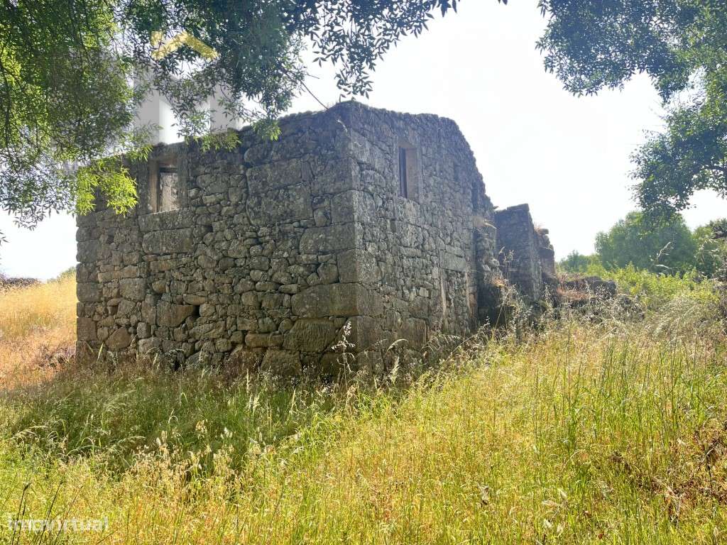 Quinta junto ao rio em Castelo Branco - Grande imagem: 2/22