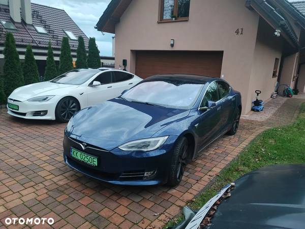 Tesla Model S - 20