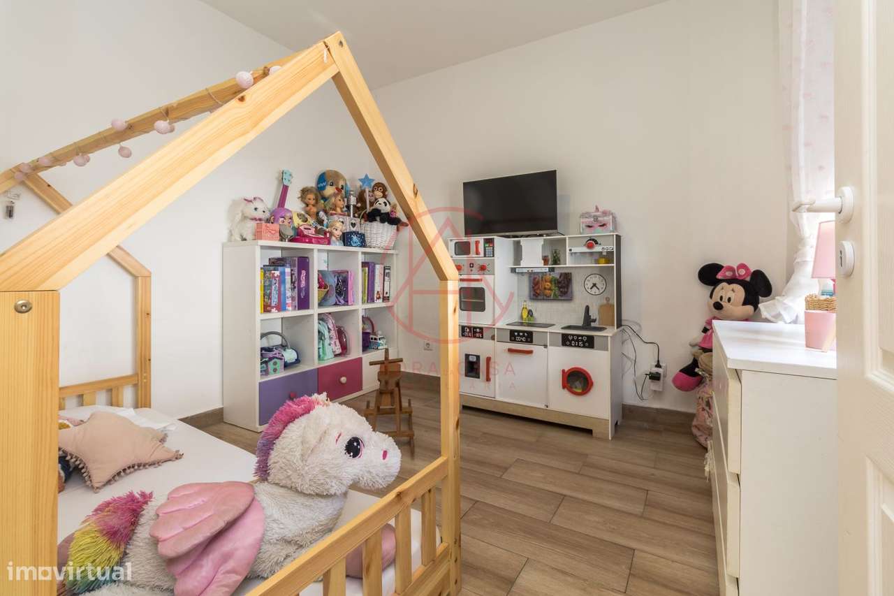 Moradia T2+1 com Logradouro 40m2-24