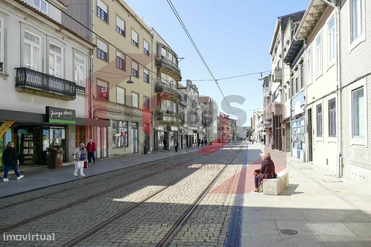 Fantástica Loja de três pisos na Rua Brito Capelo - Matosinhos - Grande imagem: 4/33