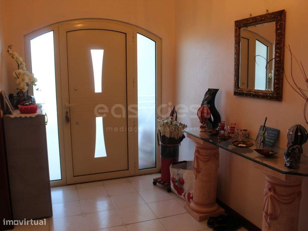 Moradia Individual T3, de dois pisos, com piscina e jardim - Grande imagem: 5/60