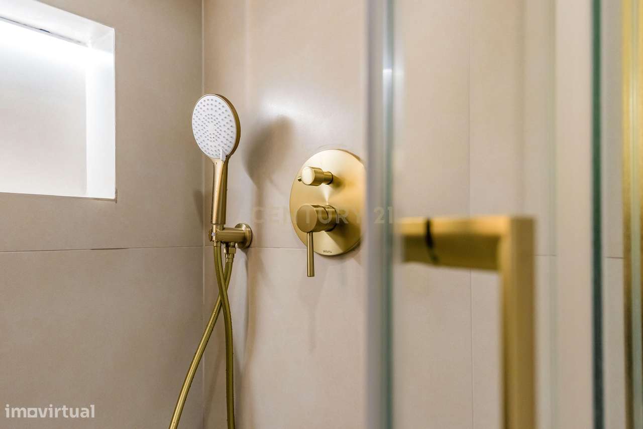 Apartamento T3 Totalmente Remodelado – Cova da Piedade, Almada-24