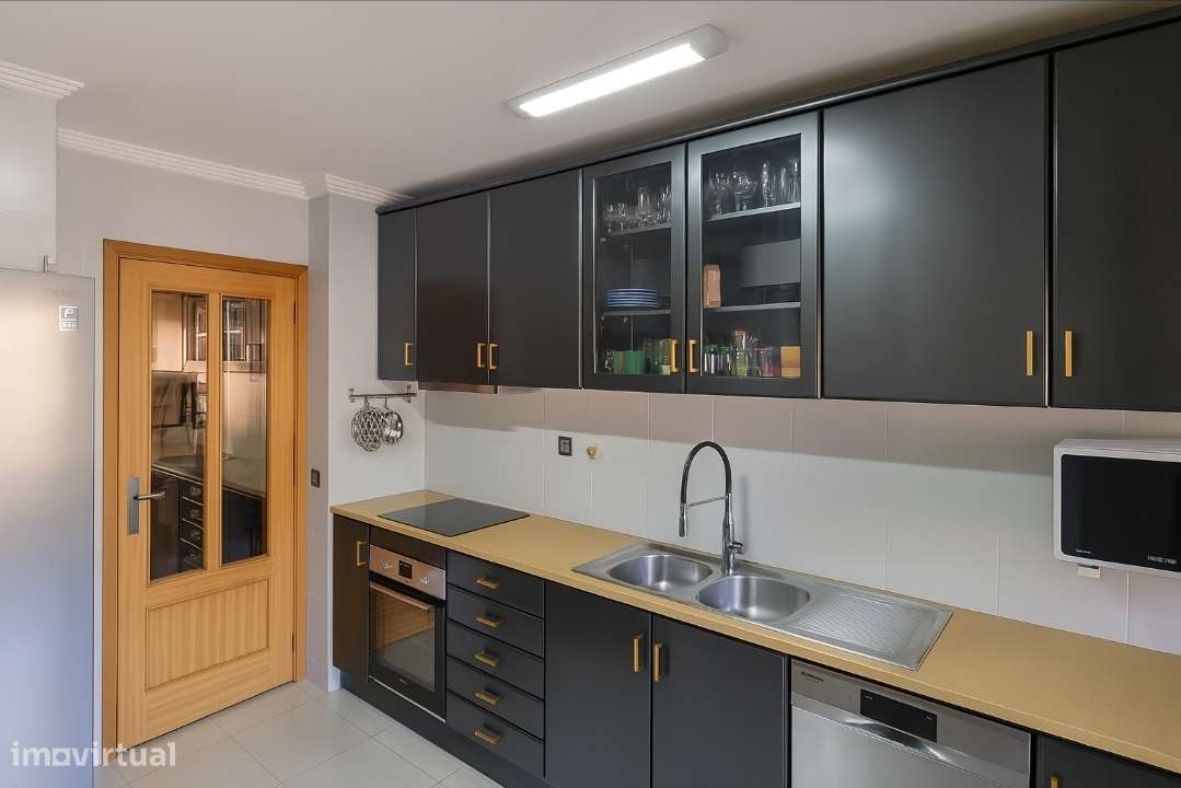 T3 com Garagem Box e 2 Varandas – São Romão, a 2 Min da Estação! - Grande imagem: 4/11