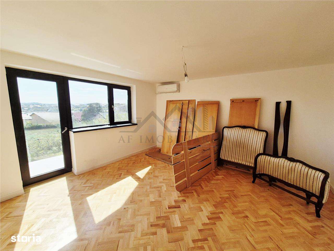 Casa de vanzare cu garaj, 405 mp utili-1500 mp teren - Imagine principală: 3/10
