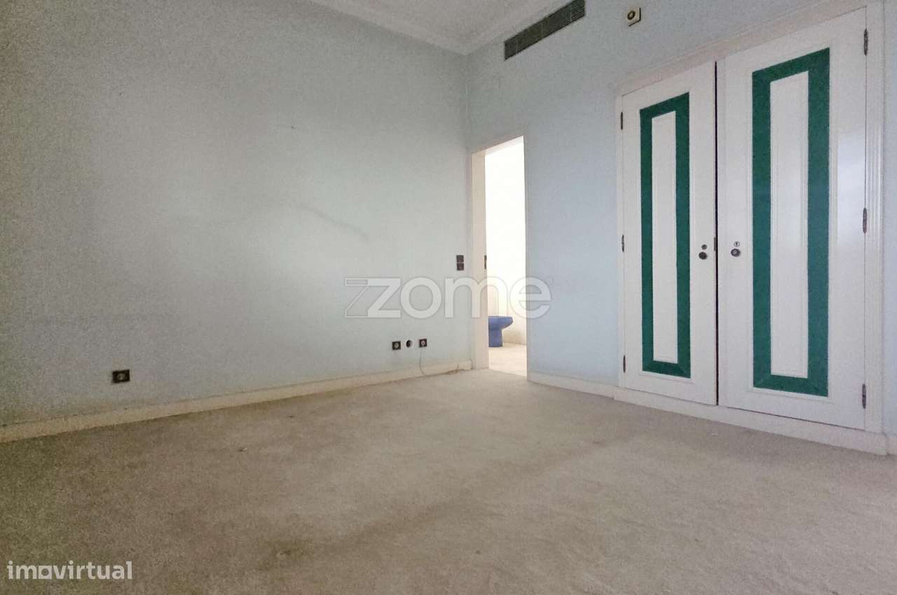 Moradia rara para Reabilitação – Vista Mar | São Pedro Estoril-19