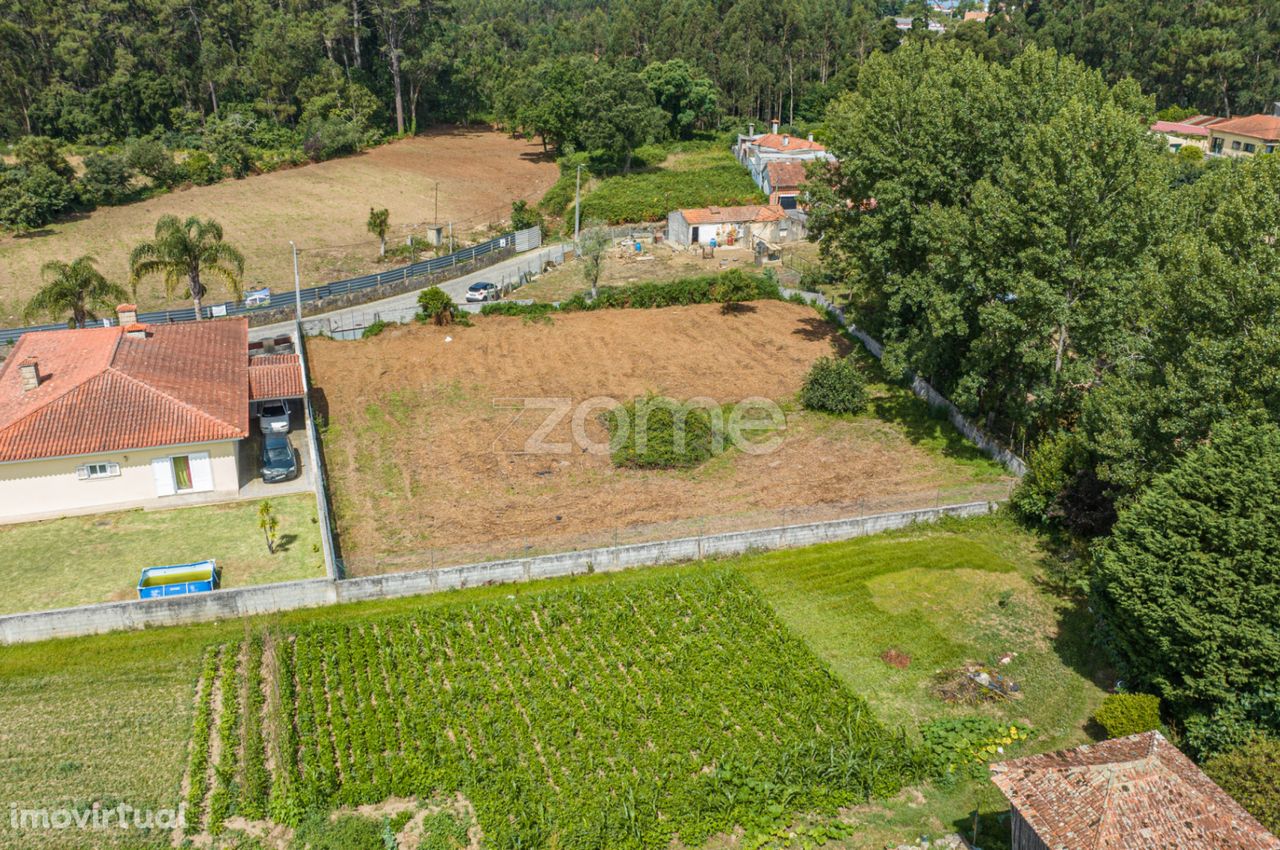 Terreno urbanizável com 1587m2 em Grijó, V.N Gaia