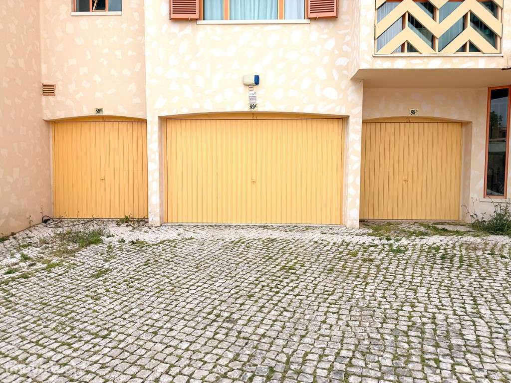 Apartamento T3 com garagem e piscina a venda em Cascais-35