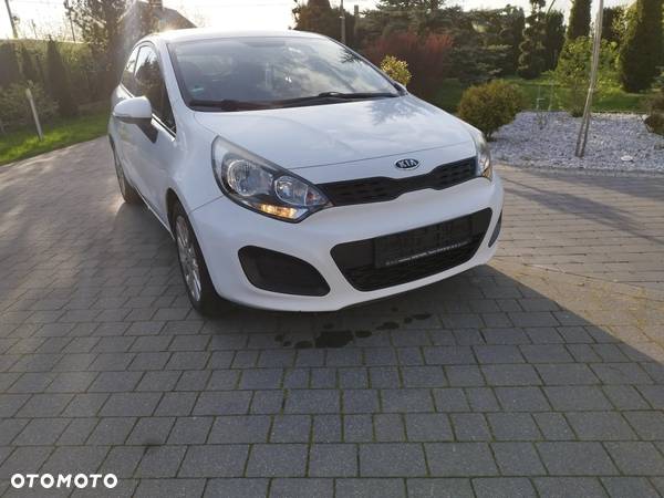 Kia Rio 1.2 L - 8