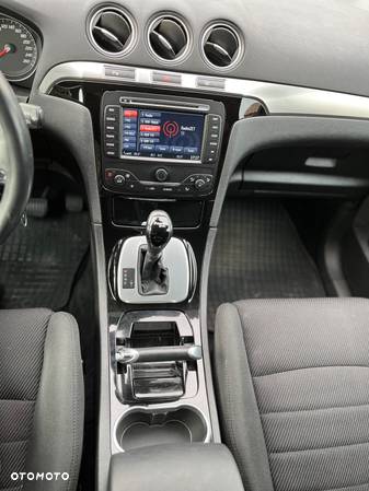 Ford S-Max - 12