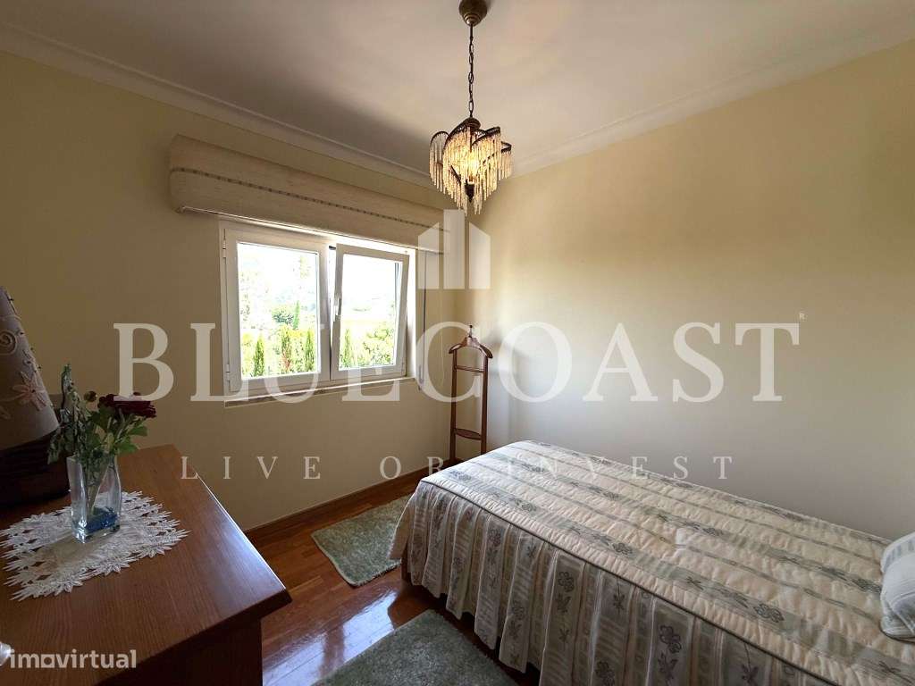 Moradia V4 com 3 Pisos - Espaço e Conforto-32