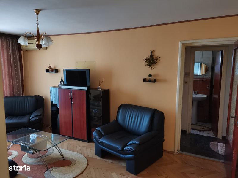 Apartament 3 camere zona Piata 1 Mai