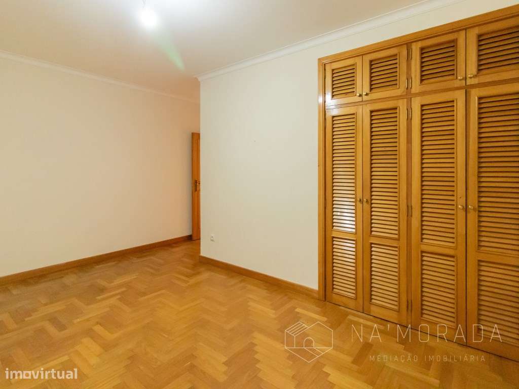 MORADIA UNIFAMILIAR T3+1 COM JARDIM EM CANEDO-13