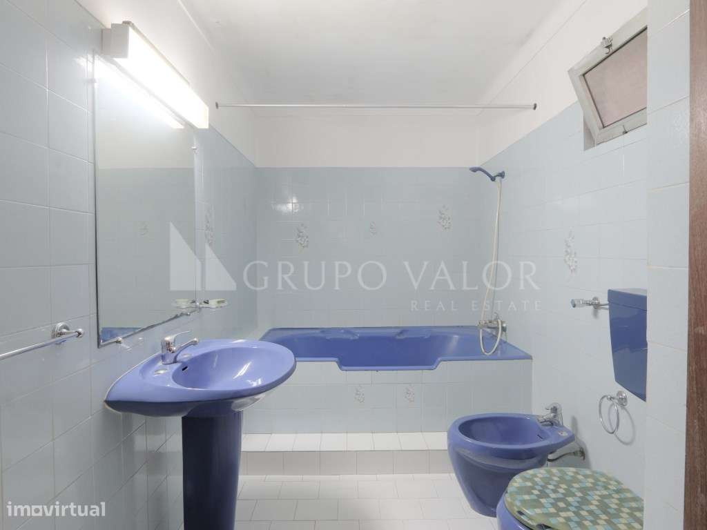 Moradia Isolada T4+2 com Garagem em Mem Martins-44