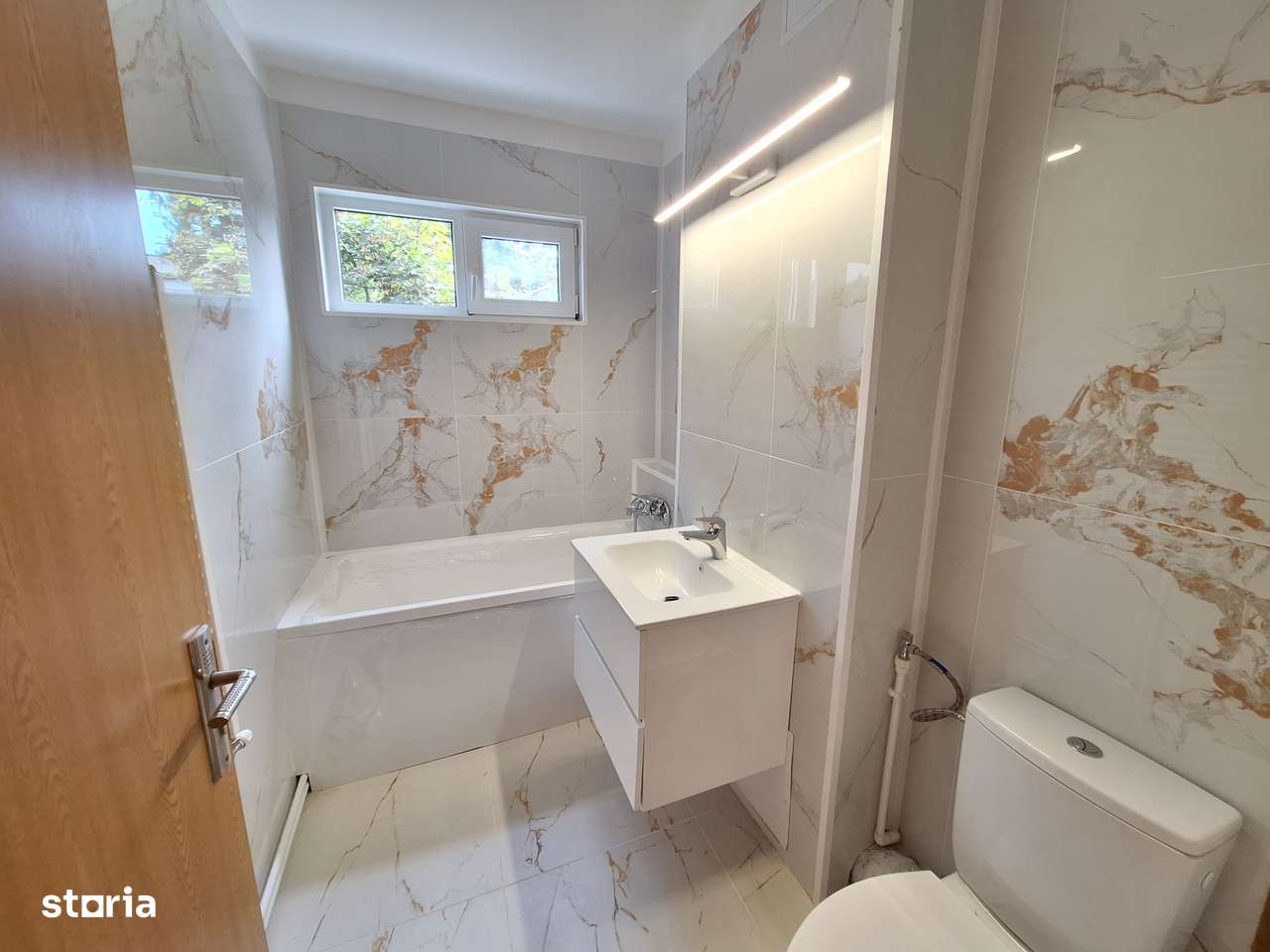 Apartement complet renovat! 3 camere etaj 3, zona Cornisa-Bacau - Imagine principală: 3/12