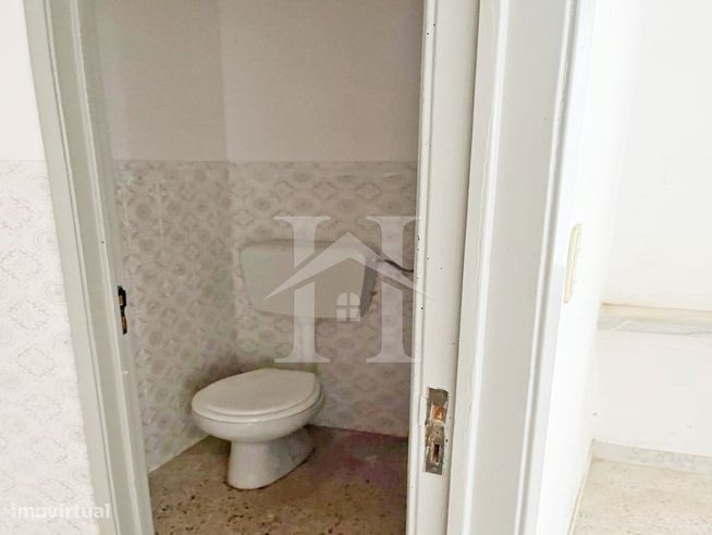 Loja com 210m² e Acesso Direto à Rua Para Veículos-12