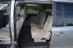 Chrysler Town & Country - 16