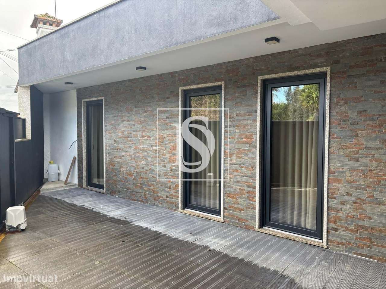 Moradia T3 Térrea Totalmente Remodelada em Vila Fria - Grande imagem: 4/31