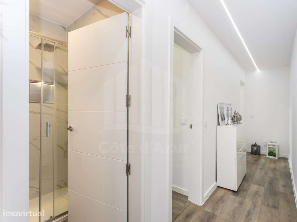 Apartamento T2 Impecável | Totalmente Remodelado | Smart Home | Fog... - Grande imagem: 5/32