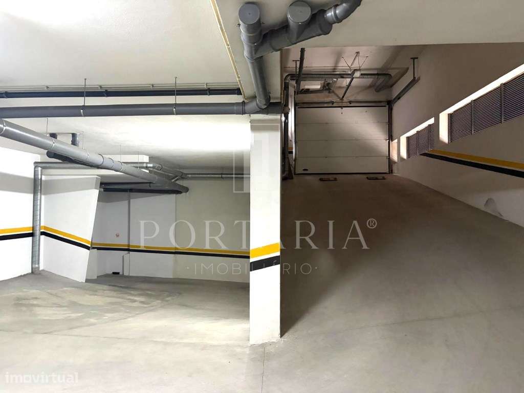 Apartamento T4 com terraço e garagem fechada em Aveiro-33