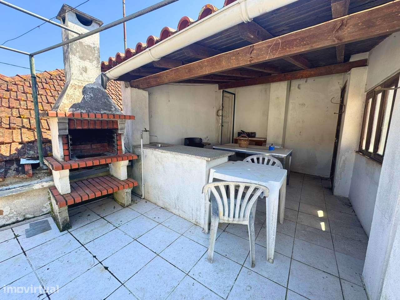 Moradia T2+1 com terraço e excelente luminosidade-15