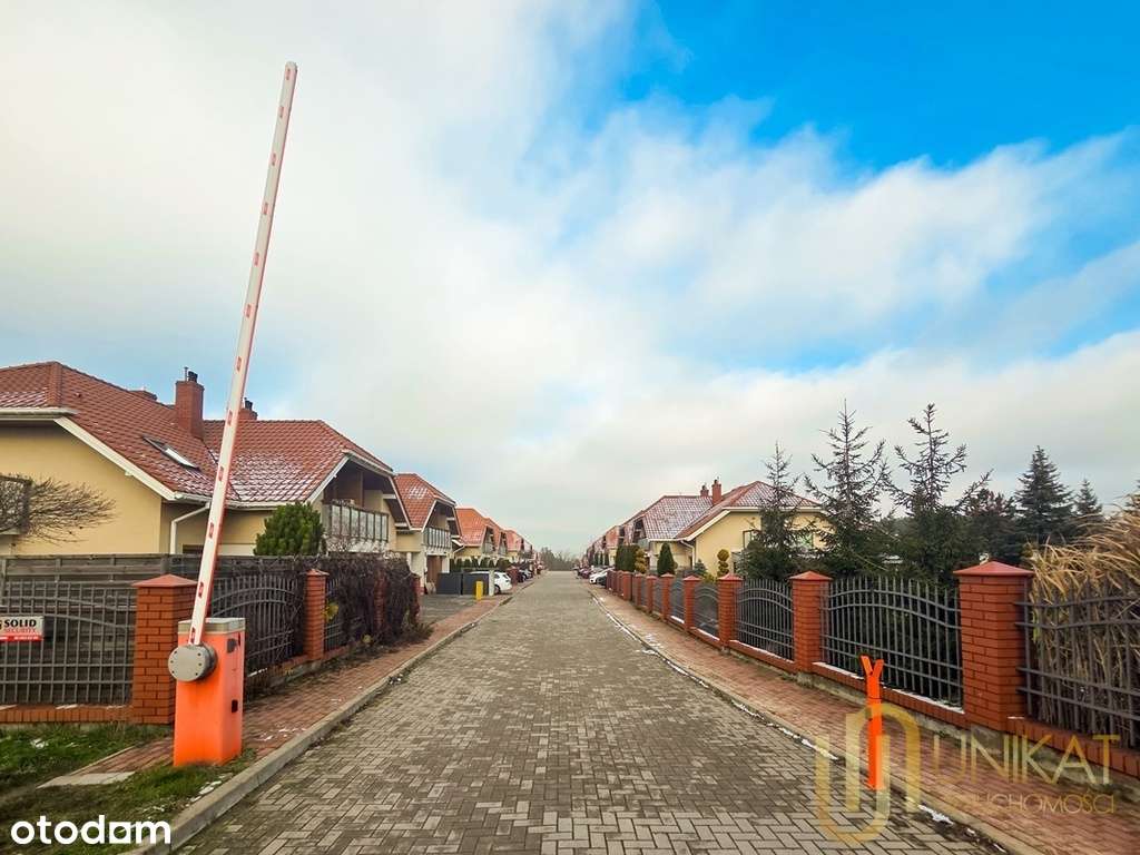 Nowodworce - Bliźniak na zamkniętym osiedlu-16