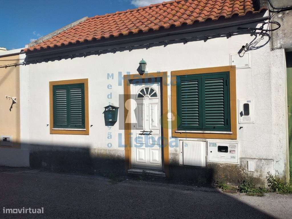 Moradia remodelada com terraço Junto à Baia do Seixal-18