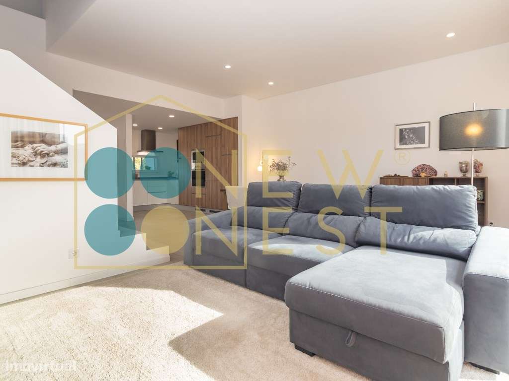 Moradia T3+1 em Banda como Nova com pátio e Vista Castelo de Palmel...-14