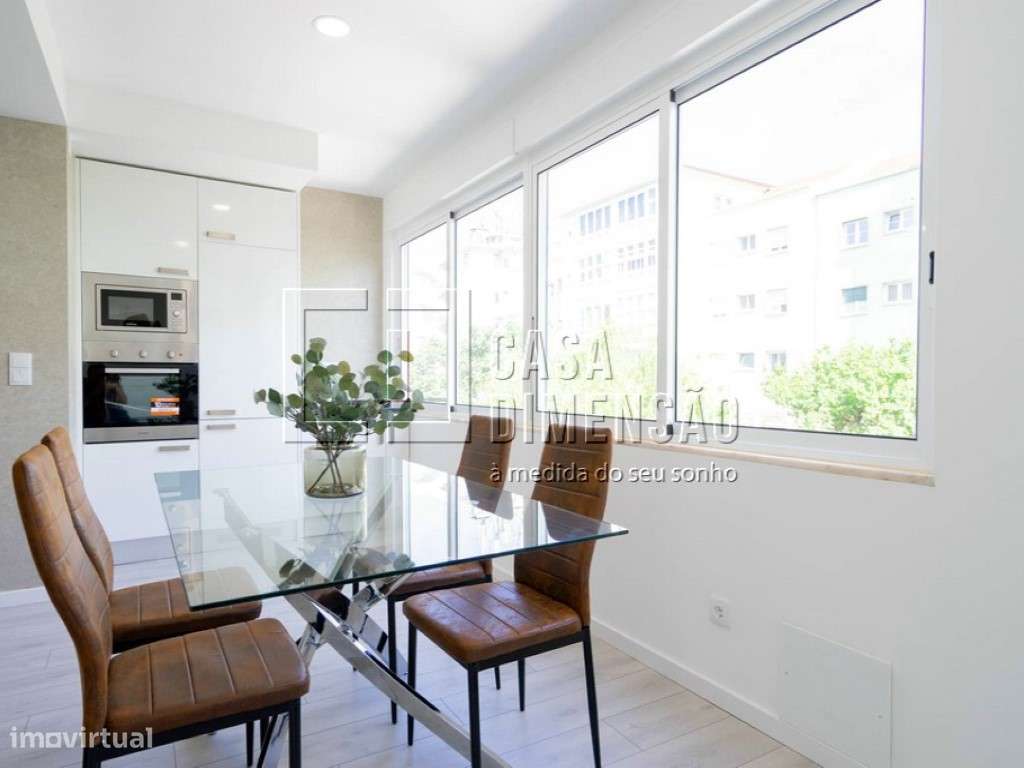 Apartamento T3 em Benfica, com Varandas, Totalmente Mobilado e Pron...-11