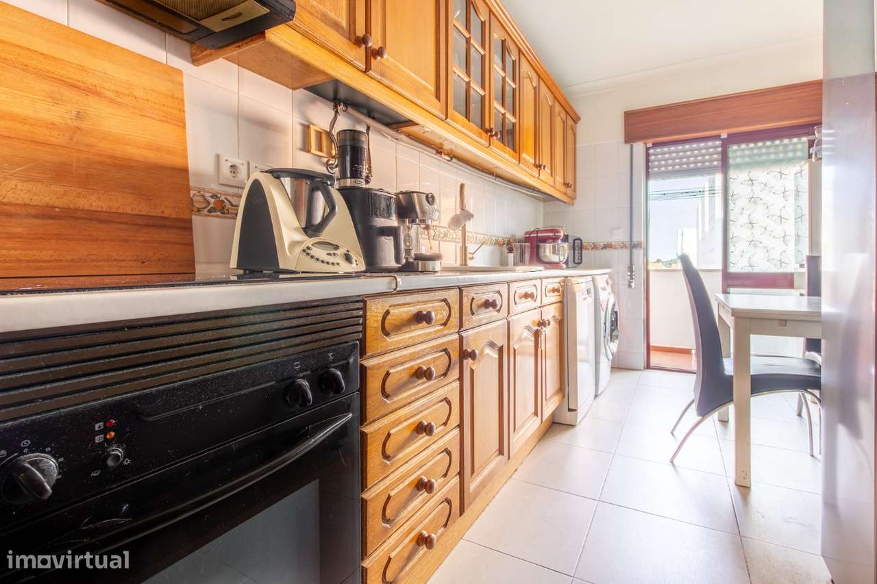 Apartamento T2 com varanda, central em Quinta do Conde-7