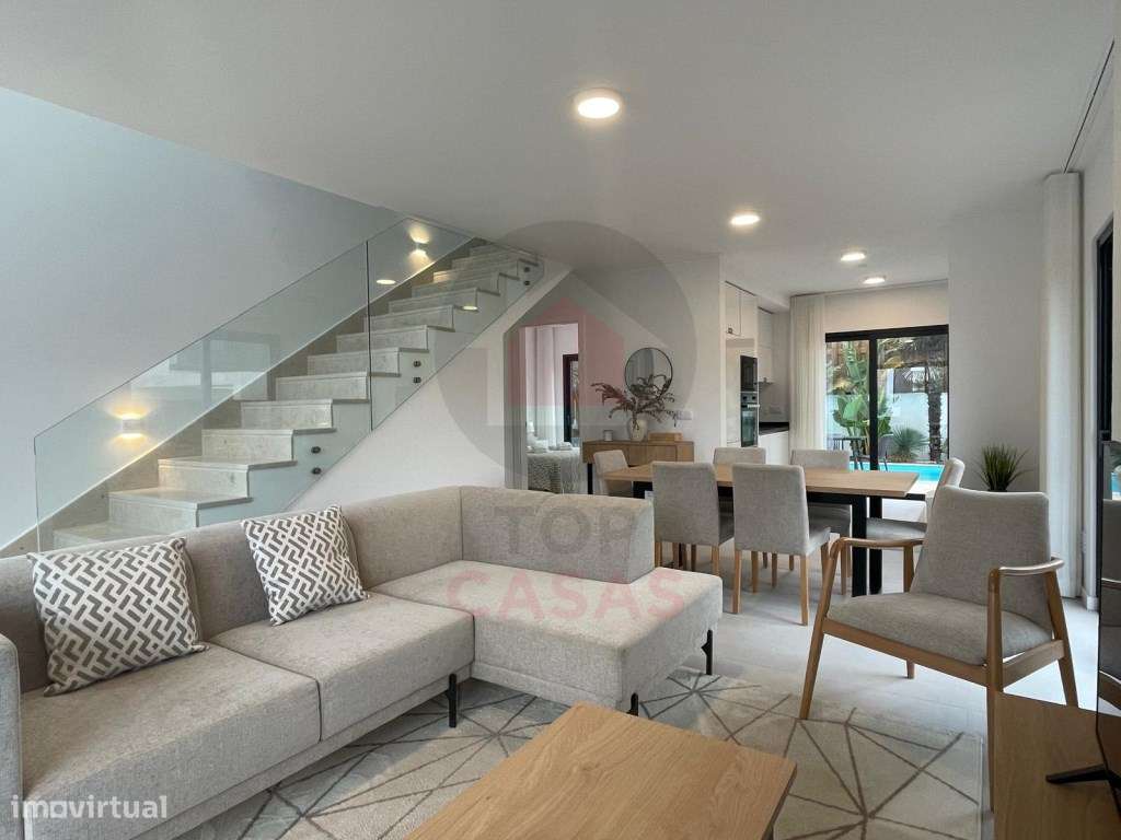 Moradia de arquitectura moderna com piscina privada-12