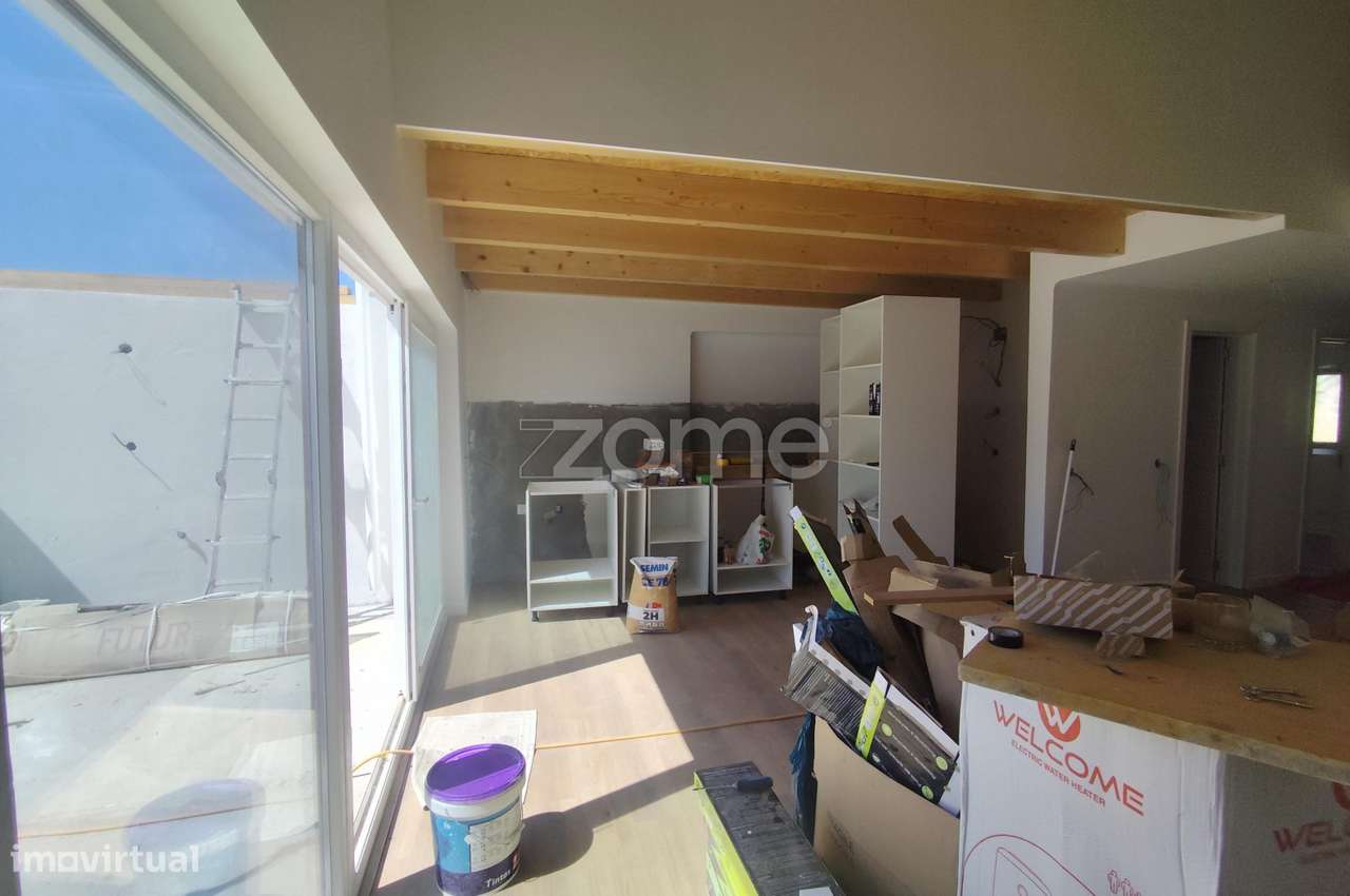 Moradia térrea renovada com anexos em Porto de Mós - Grande imagem: 3/18