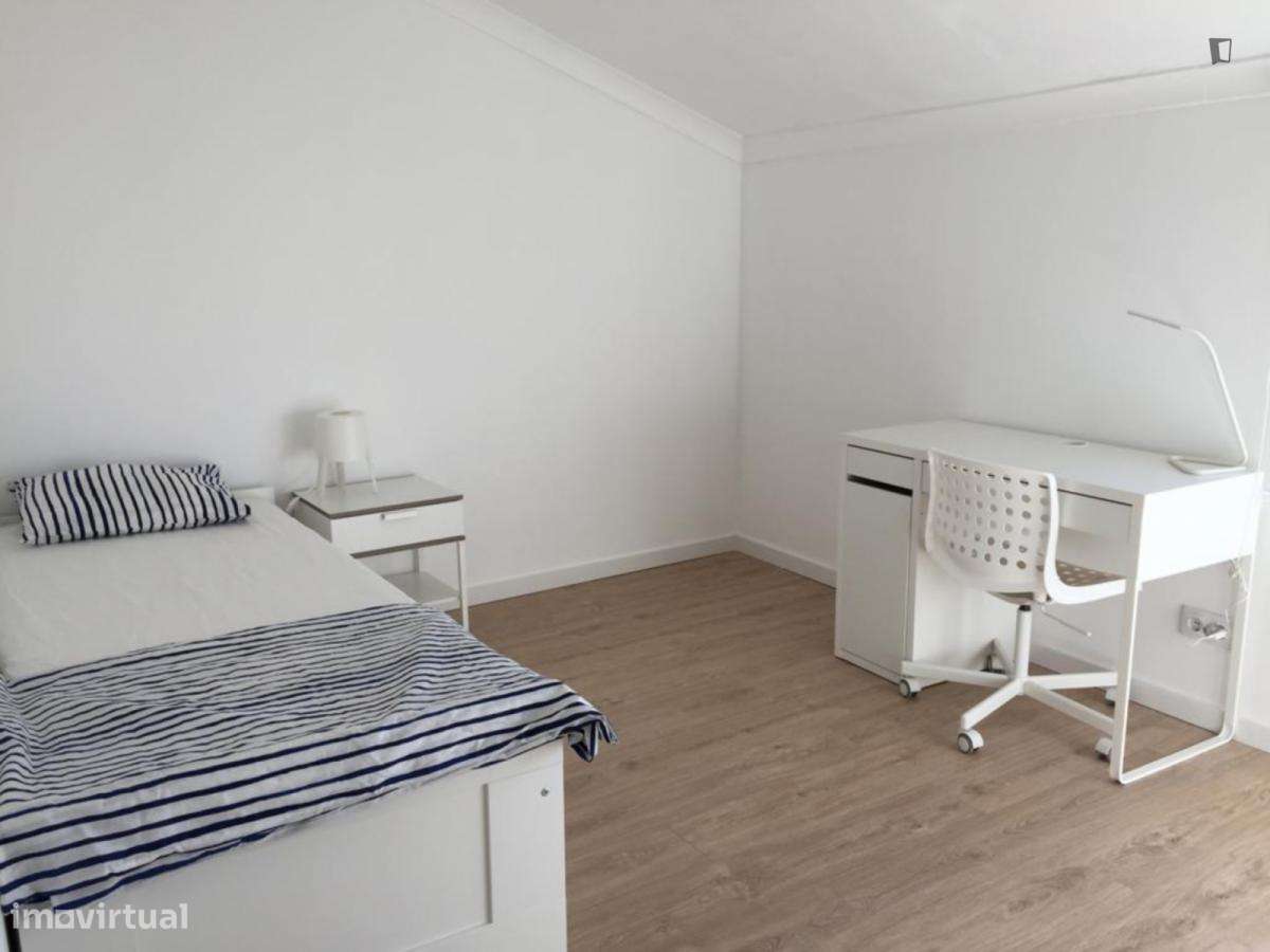 Quarto - localizado em Setubal - Grande imagem: 3/6