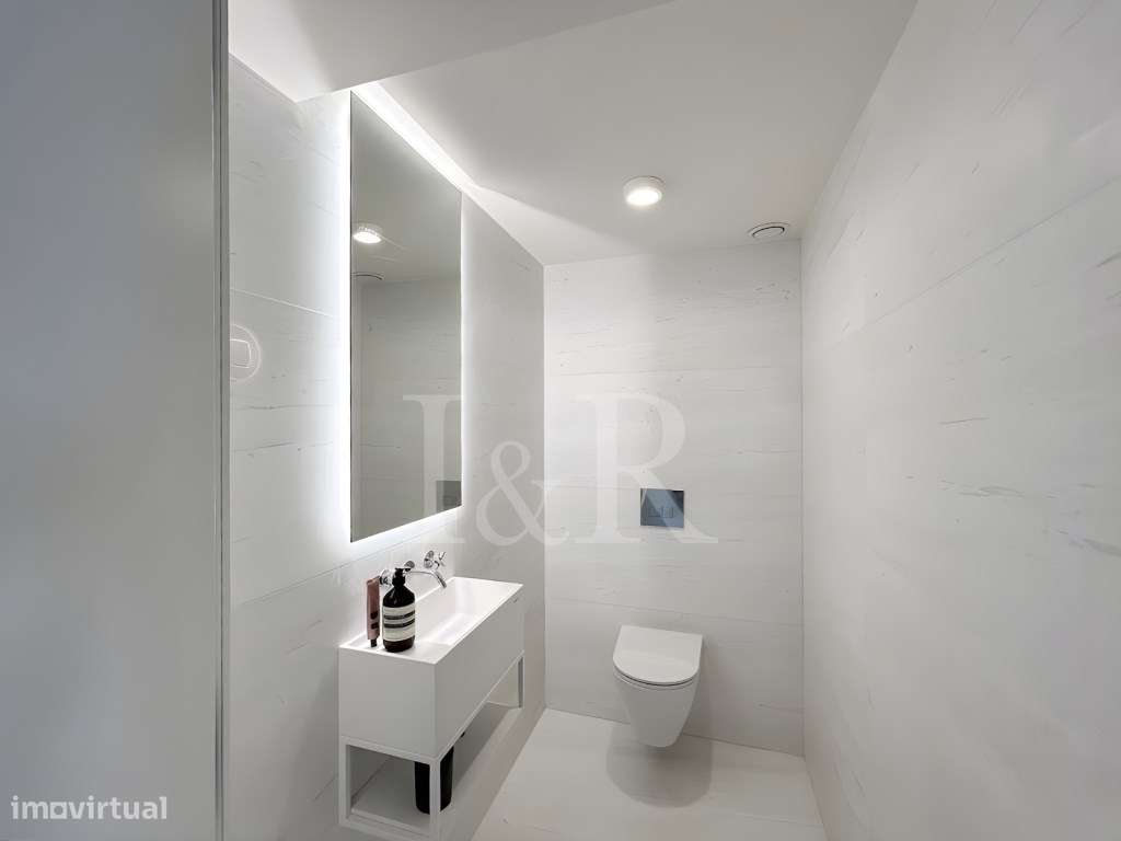 Apartamento T2 com varanda fechada e estacionamento junto à Av. Lib...-16