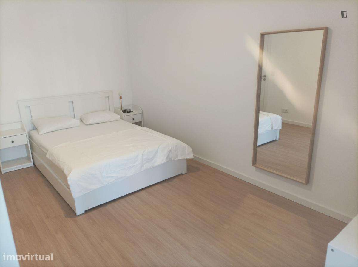 Quarto - localizado em Alameda Lisbon - Grande imagem: 2/10