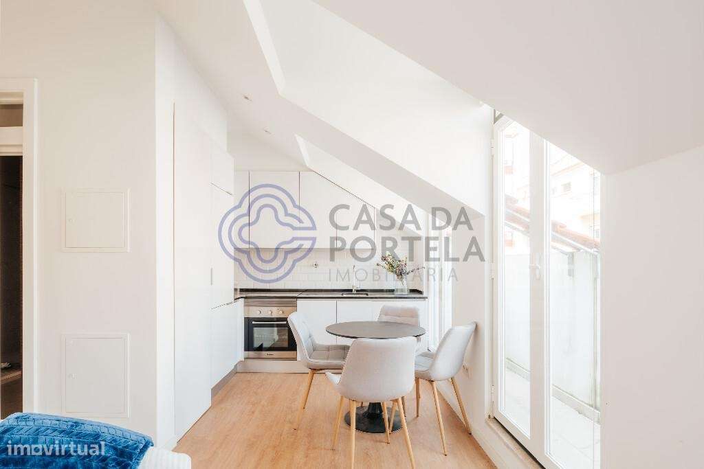 T2 Remodelado com Vista de Rio – São Vicente, Lisboa-5