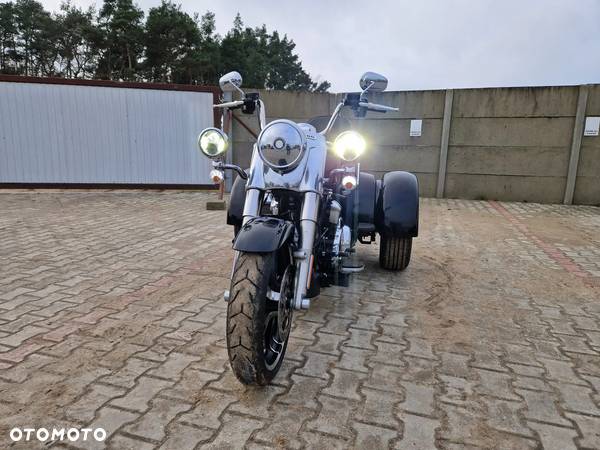 Harley-Davidson Trike Freewheeler - 4