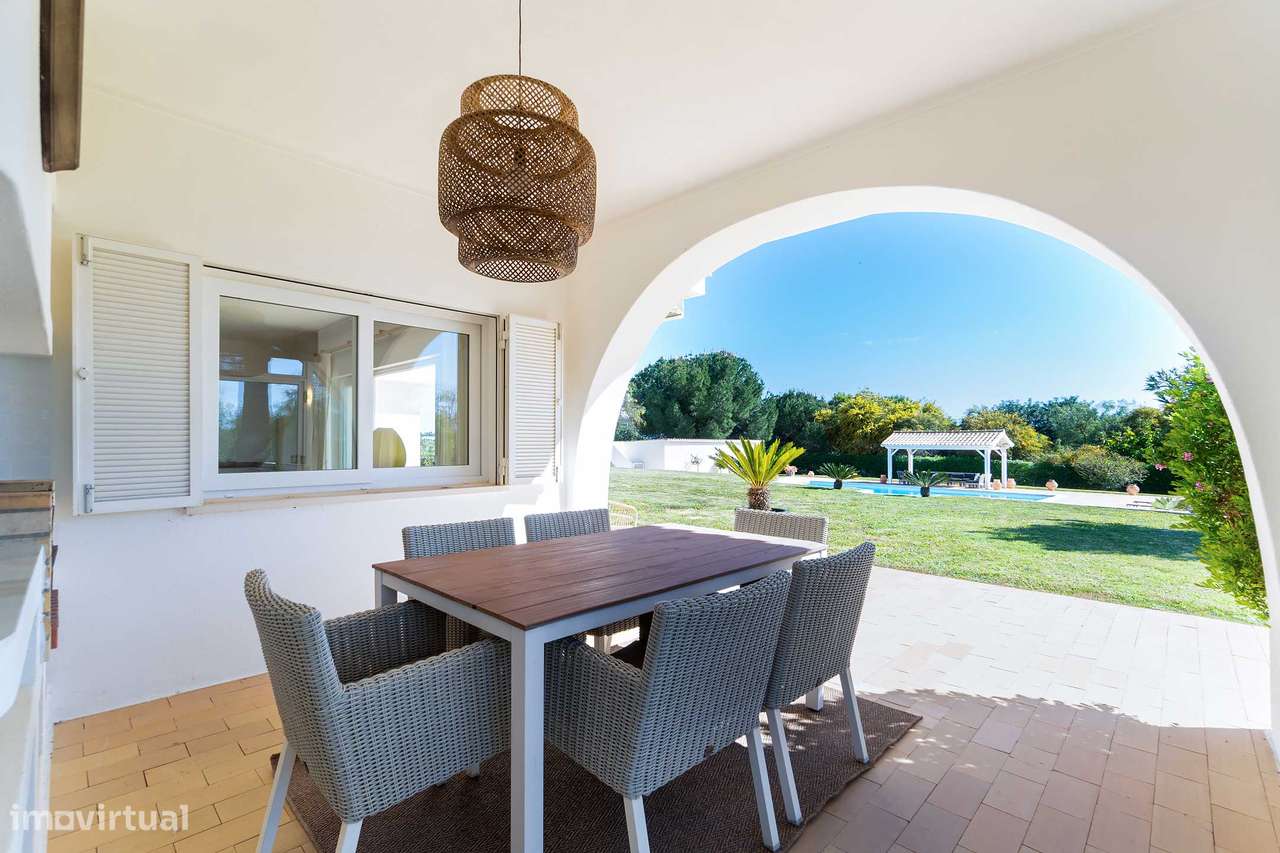Moradia de luxo com piscina, anexo, campo de ténis  e jardim-17
