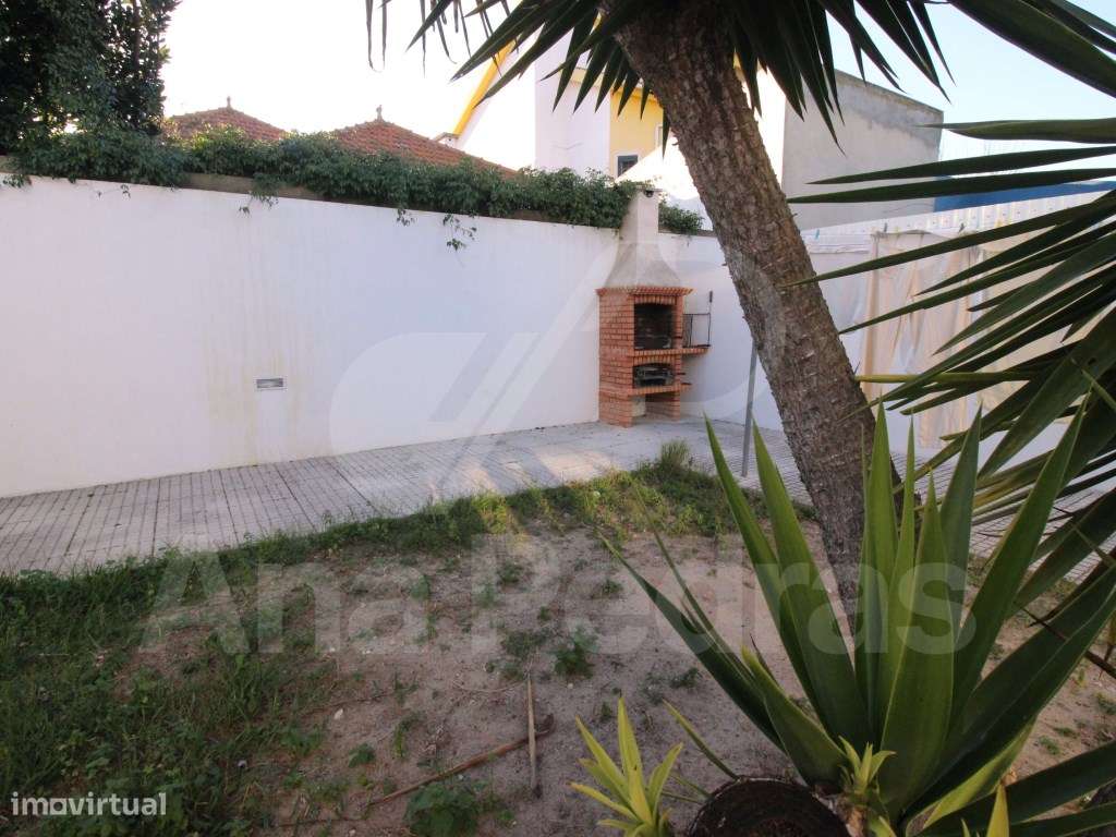 Contemporânea Moradia T4-12