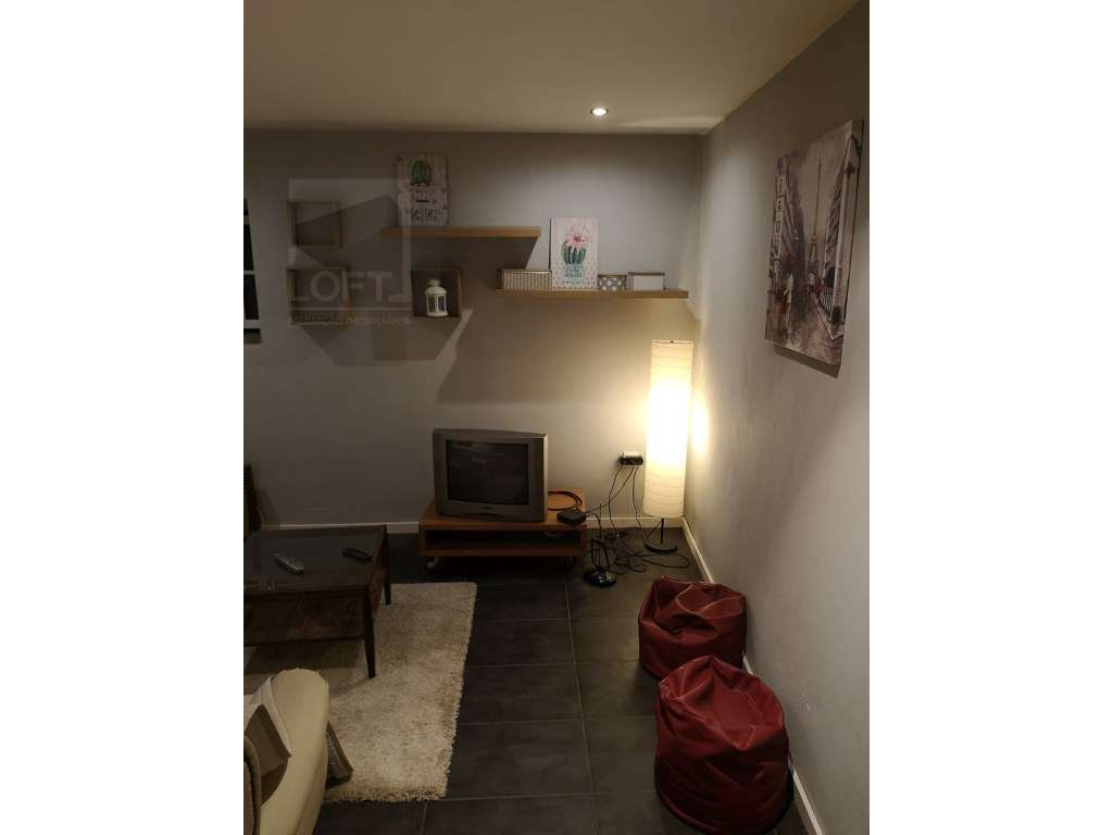 Condomínio com 6 Moradias V2 /V3 Mobiladas e Equipadas-17