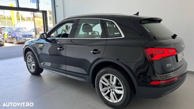 Audi Q5 2.0 40 TDI quattro S tronic Design - 4