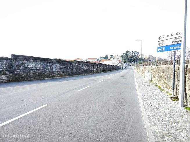 Terreno c/2 frentes - Para construção - Com 8.487m2 - Ao Hospital S...