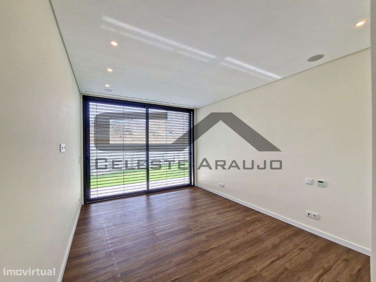 Moradia T4+1 Térrea, com piscina, Rio Meão-29