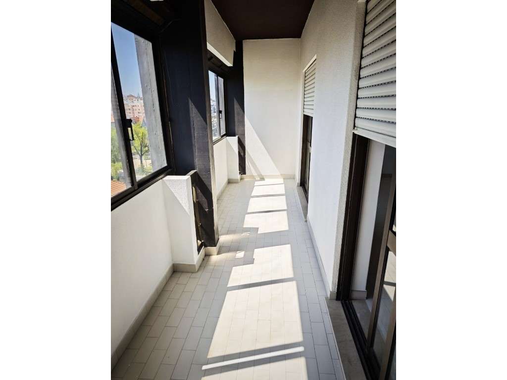 Apartamento no centro da Cova da piedade em predio de prestígio-19