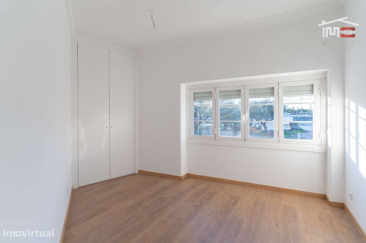 OPORTUNIDADE INVESTIMENTO - APARTAMENTO T4 CONVERTIDO EM T5 COM TER...-11