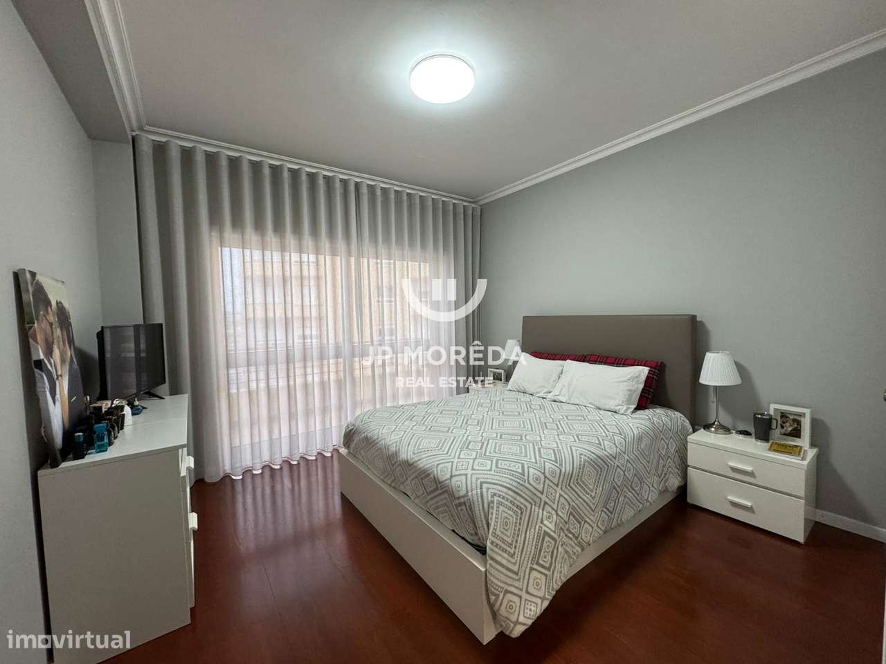 T2 com varanda, garagem e elevador no centro de Santo Tirso-8